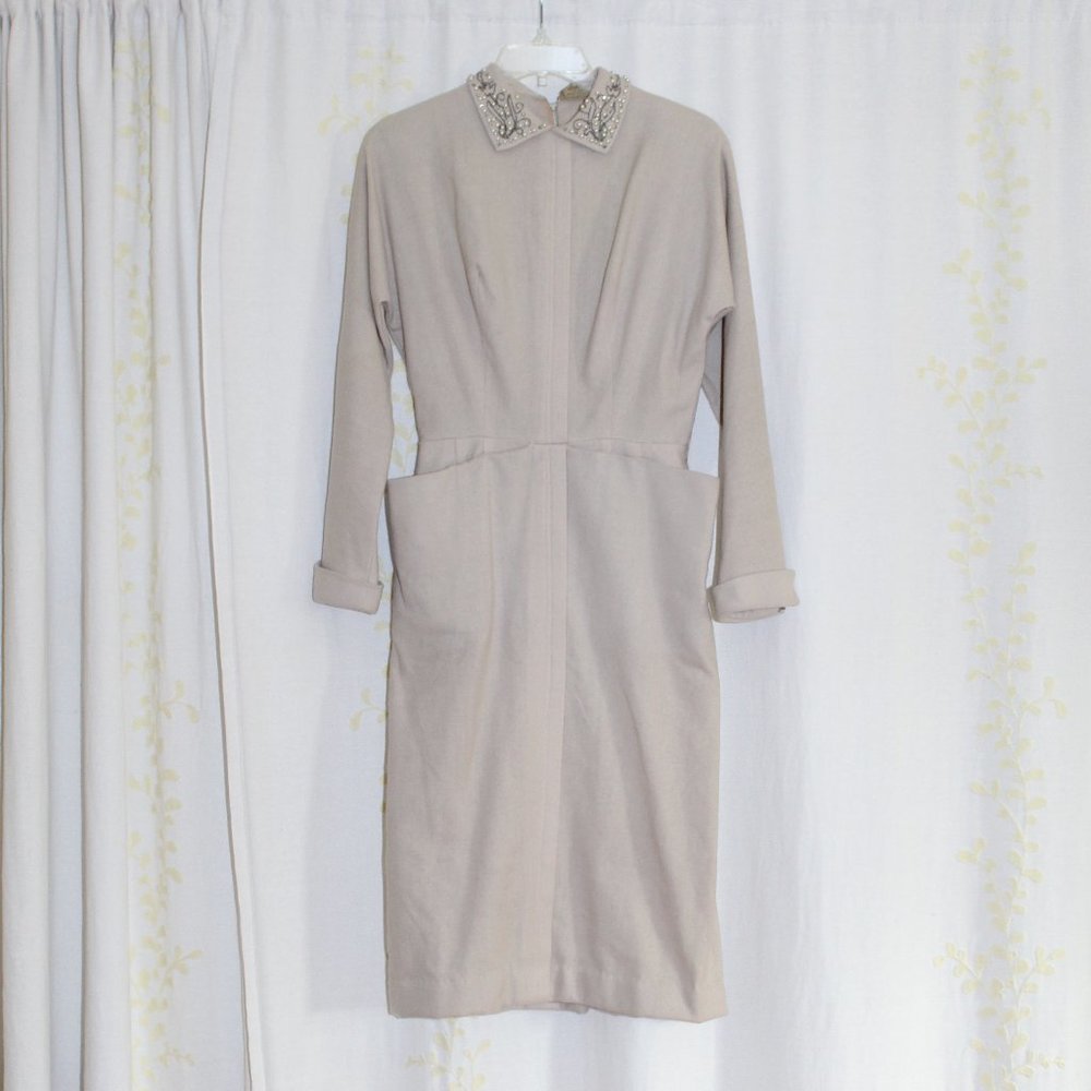 Vintage 1940s Juilliard Flannel Beige Wool Long Sleeve Dress Women's 26" Waist